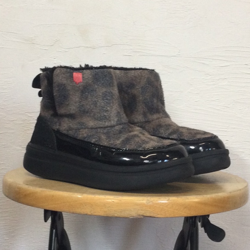 Kids Hey Dude Winter Camo Fuzzy Boots 2Y